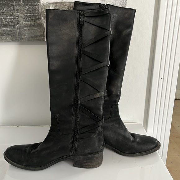 BCBG Generation tall boots size 6 - Picture 6 of 6